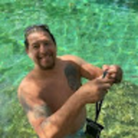 Meet your Posher, Andrew - Picture 1 of 4